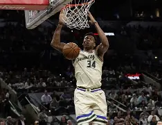 雄鹿前锋连续三场得分破纪录,引发热议(雄鹿前锋连续三场得分破纪录,引发热议的是谁) 雄鹿前锋连续三场得分破纪录,引发热议(雄鹿前锋连续三场得分破纪录,引发热议的是谁)