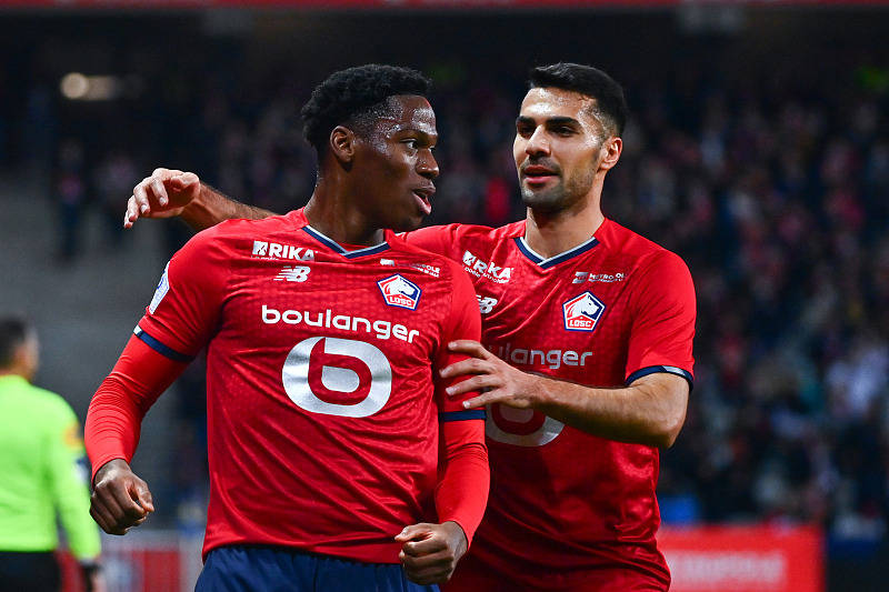 里尔主场险胜，法甲领跑集团跻身前列(阿贾克斯主教练法里奥利)