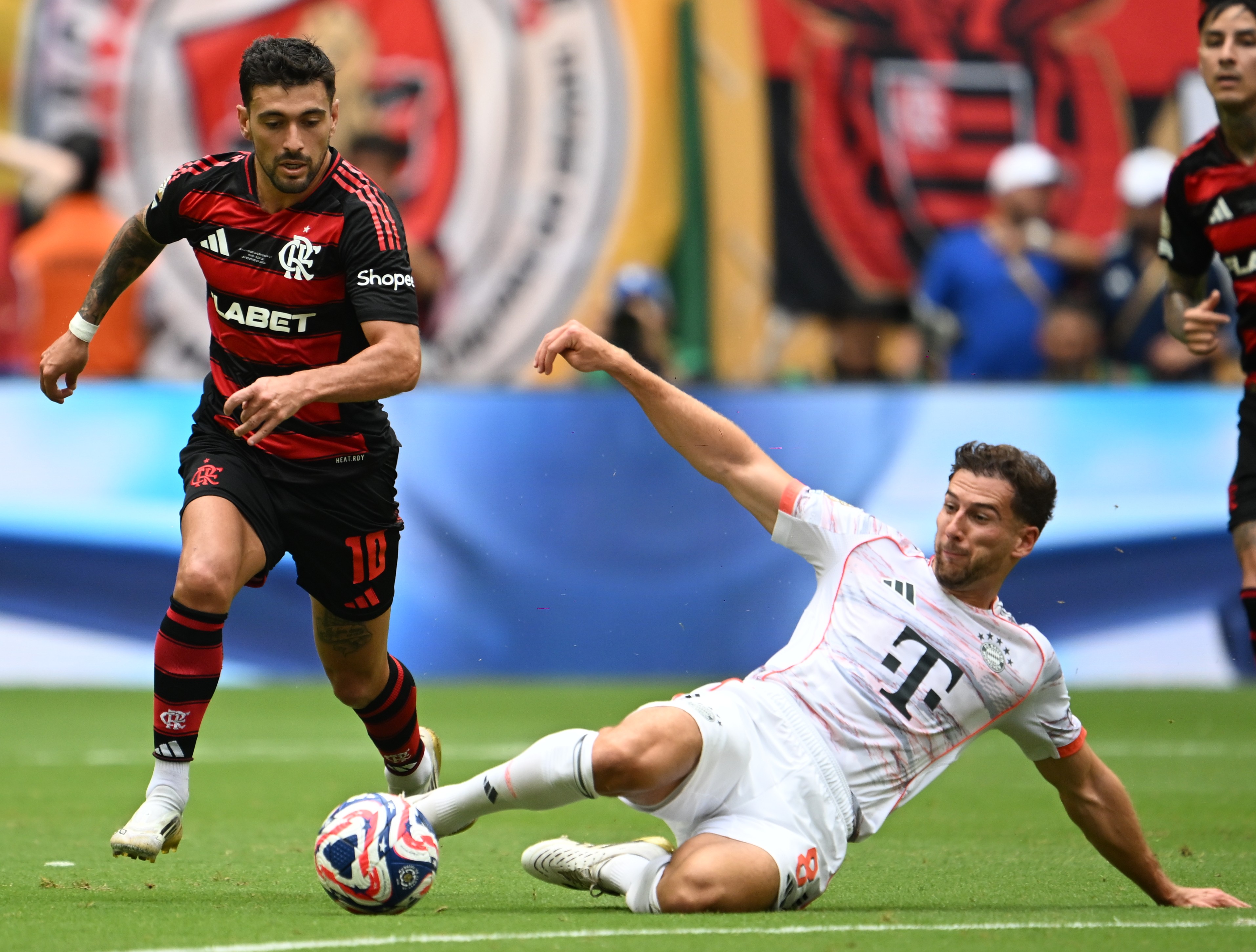 拜仁慕尼黑主场告捷，全力备战未来挑战(拜仁慕尼黑主场叫什么名字)