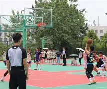 斯图加特球员观战比赛，积极总结学习经验的简单介绍