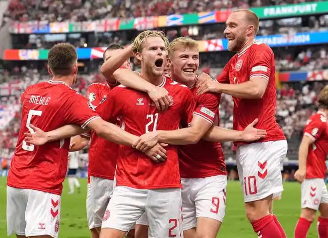 c7娱乐-罗马主场大胜阿贾克斯，晋级八强